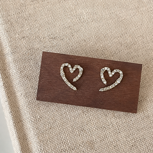 Amour Fluid Heart Studs