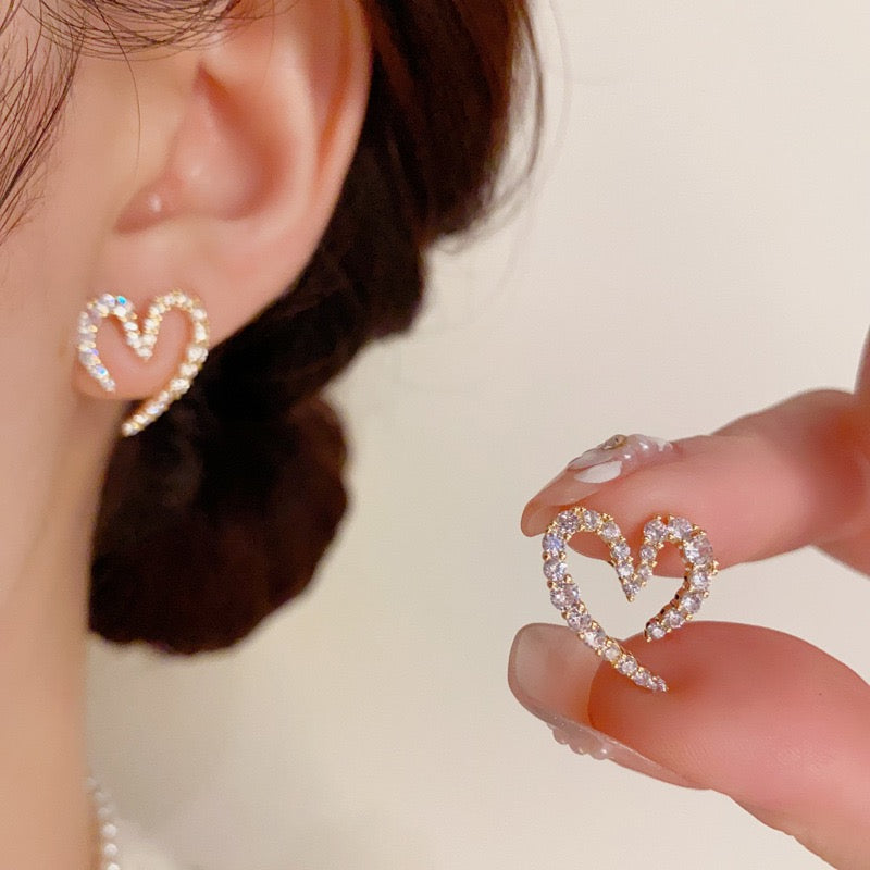 Amour Fluid Heart Studs