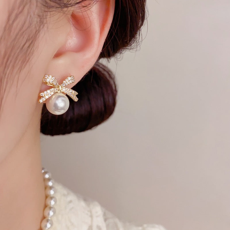 Amour Pavé Bow & Pearl Studs