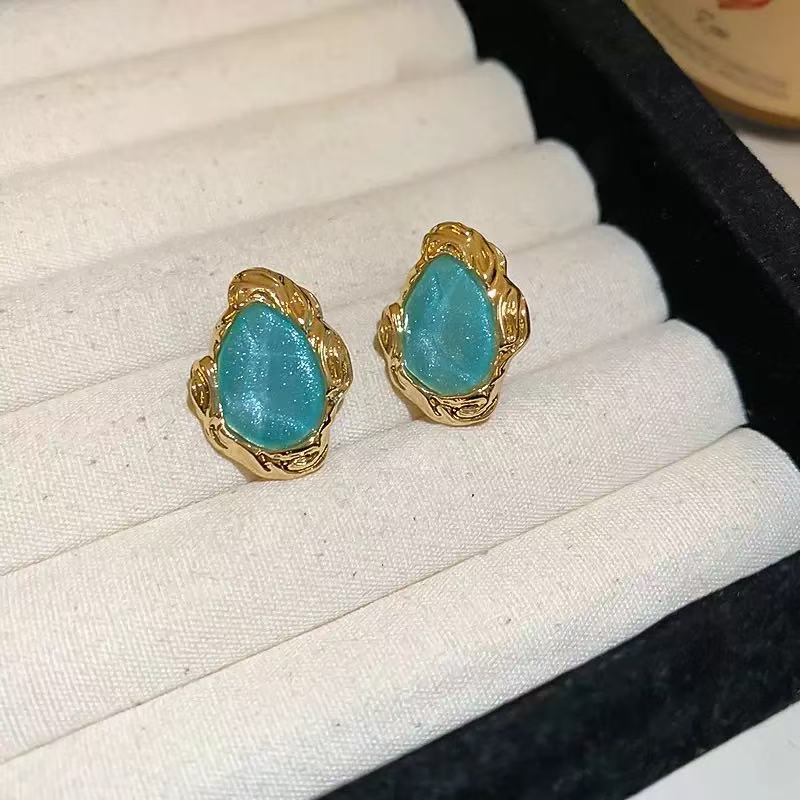 Crimson Molten Organic Studs