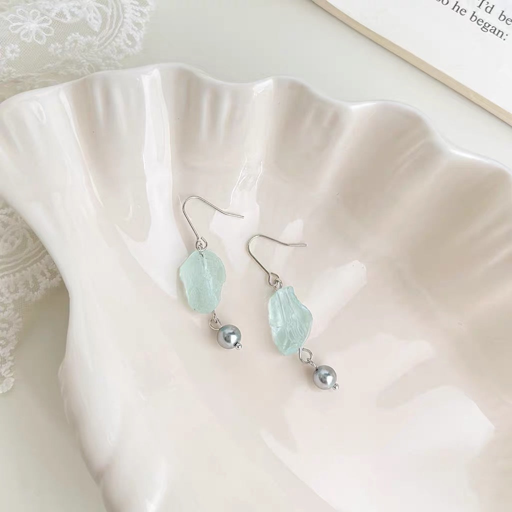 Elowen Raw Aquamarine & Grey Pearl Drops